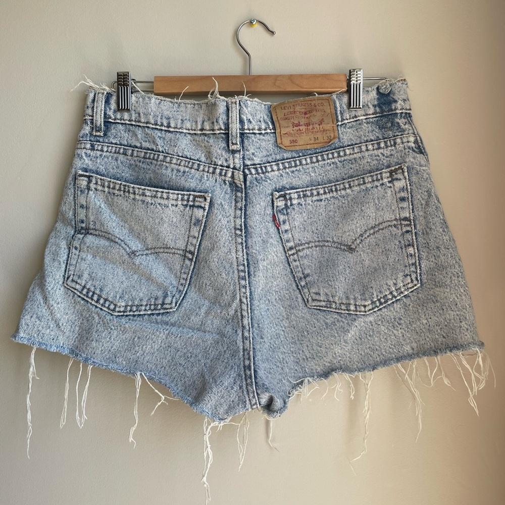 LEVI’S Distressed Denim Shorts size 29